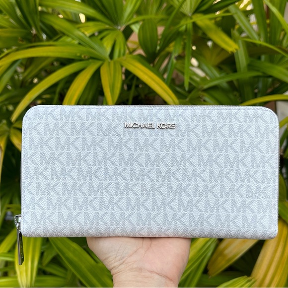 Michael Kors Jet Set Travel XL Zip Around Wallet MK  White Grey - Picture 1 of 8